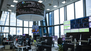 Borsa: l'Europa cauta guarda alla Fed, balzo della difesa
