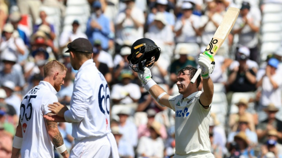 New Zealand make England toil as Stokes returns for series decider