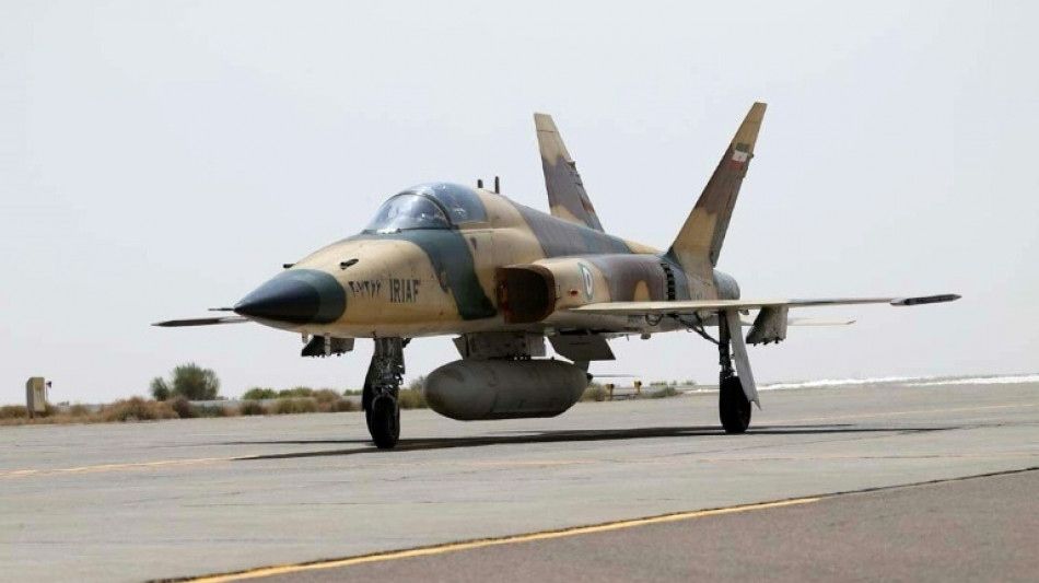 Tres muertos en el accidente de un avi&oacute;n de combate iran&iacute;, informa la TV estatal