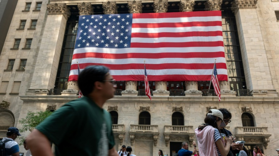 Wall Street termine partag&eacute;e, mais le Dow Jones signe un nouveau record