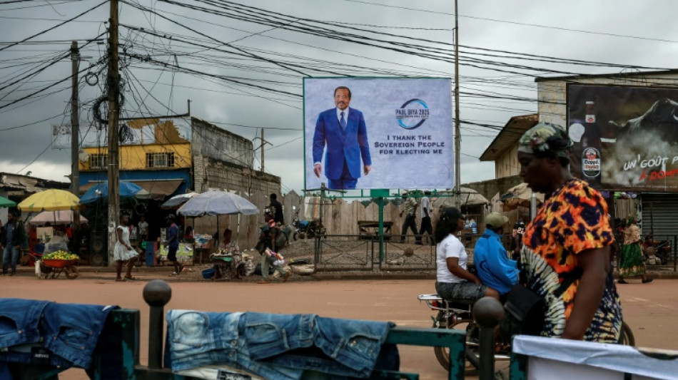 Pr&eacute;sidentielle au Cameroun: le gouvernement admet des morts, l'UE et l'UA d&eacute;plorent la violence de la r&eacute;pression 