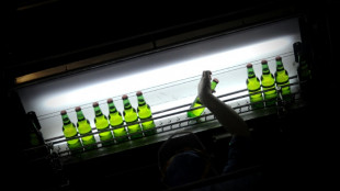 Cervecera china Tsingtao busca a un empleado que orin&oacute; en una barrica