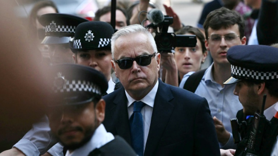 Ex-astro da BBC admite que fez 'imagens indecentes de crian&ccedil;as'