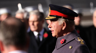 Re Carlo III presiede le commemorazioni per i soldati caduti