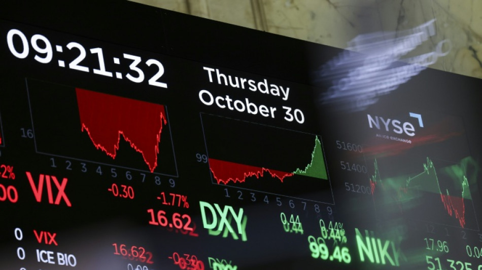 Wall Street termine en baisse, lestée par la tech et la Fed