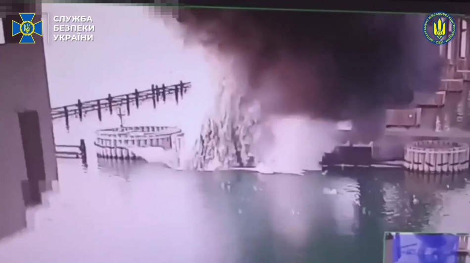 Mosca, 'riaperto al traffico il Ponte di Crimea'