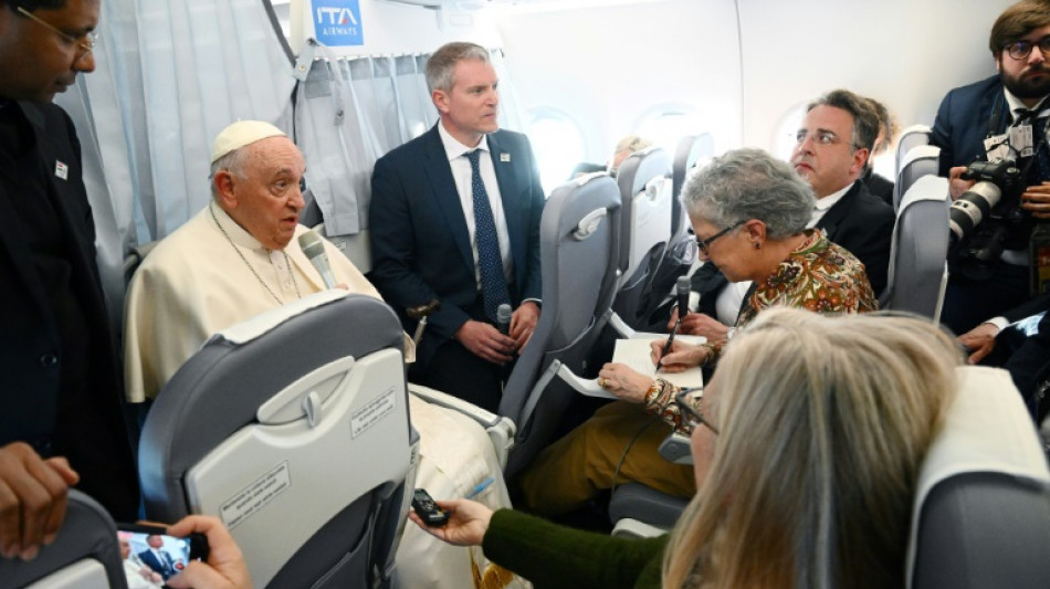 Papst berichtet nach Ungarn-Reise von Erkrankung an "heftiger" Lungenentz&uuml;ndung