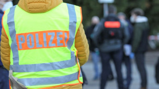 Polizei: Mann fährt in Passau in Menschengruppe - Fahrer festgenommen