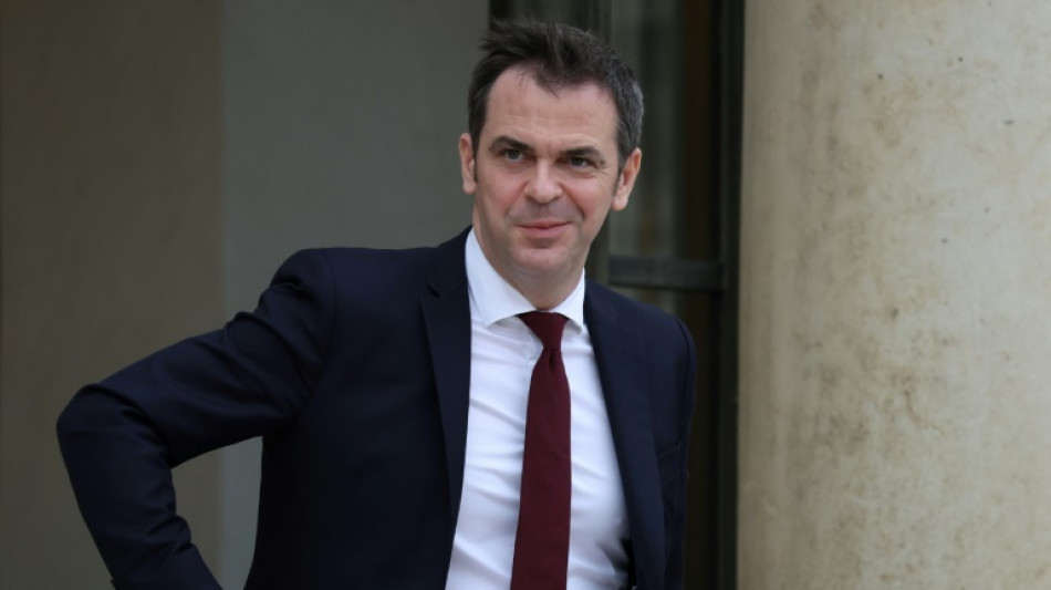 Covid-19: la France l&egrave;ve des restrictions malgr&eacute; une situation encore "fragile"
