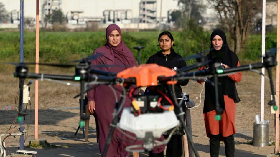 Programa utiliza drones para impulsionar mudan&ccedil;a social na &Iacute;ndia rural