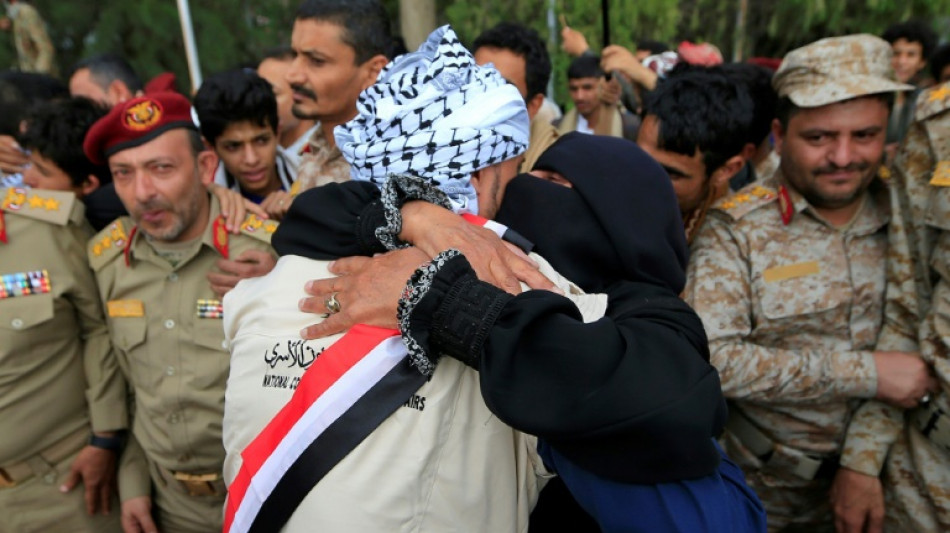 Un avi&oacute;n con prisioneros rebeldes sale de Arabia Saudita rumbo a Yemen
