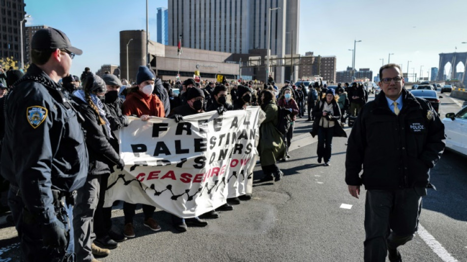 Manifestantes pr&oacute;-Gaza bloqueiam pontes e t&uacute;nel de acesso a Nova York