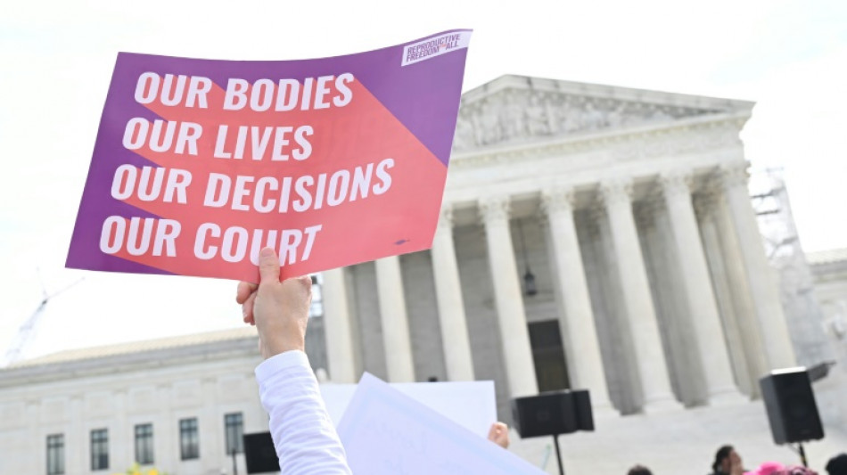 Governadora do Arizona sanciona lei que revoga proibi&ccedil;&atilde;o ao aborto de 1864