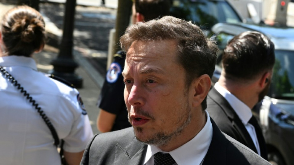 Elon Musk elimina los titulares de los art&iacute;culos de prensa compartidos en X