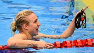 Sarah Sj&ouml;str&ouml;m bate recorde dos 50m livre e Meilutyte iguala marca dos 50m peito