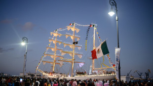 Regresa a México el buque escuela que chocó contra el puente de Brooklyn