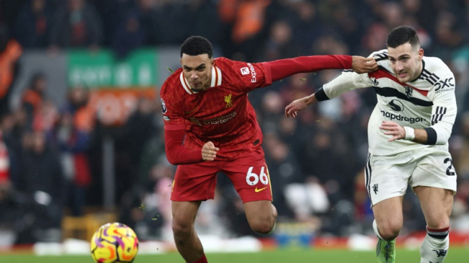 Angleterre: Manchester United tient t&ecirc;te &agrave; Liverpool
