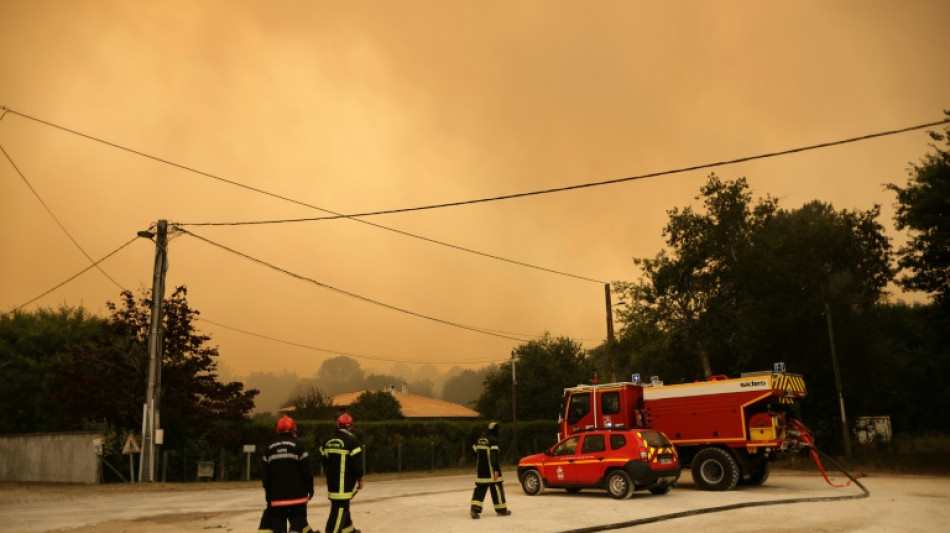 Onze d&eacute;partements en vigilance orange, 4.000 personnes &eacute;vacu&eacute;es pr&egrave;s d'Arcachon