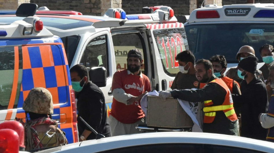 Pakistan: arriv&eacute;e des premiers cerceuils apr&egrave;s une spectaculaire prise d'otages