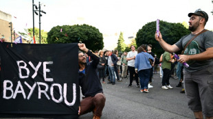 Macron busca al primer ministro de una Francia en zona de "turbulencias"
