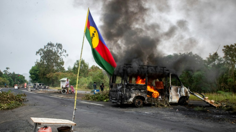 Sur la route de l'a&eacute;roport de Noum&eacute;a, "une fois qu'ils sont pass&eacute;s, on a remis le barrage"