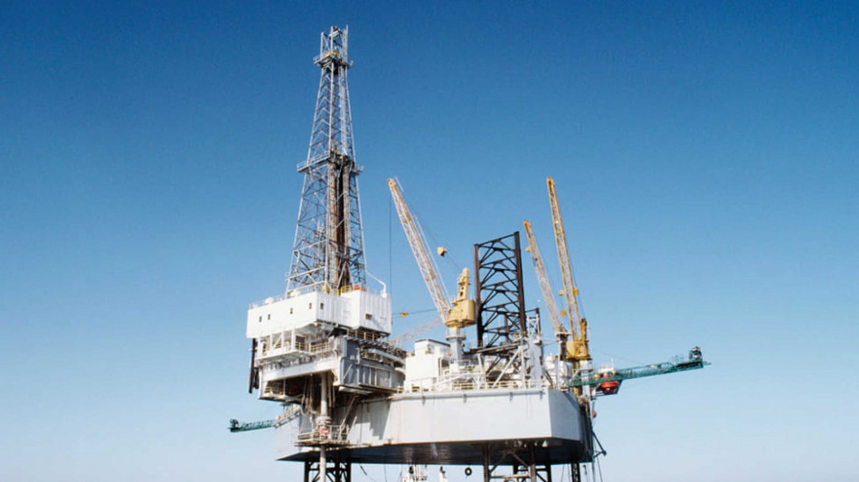 Il petrolio &egrave; poco mosso, Brent a 74,4 dollari al barile