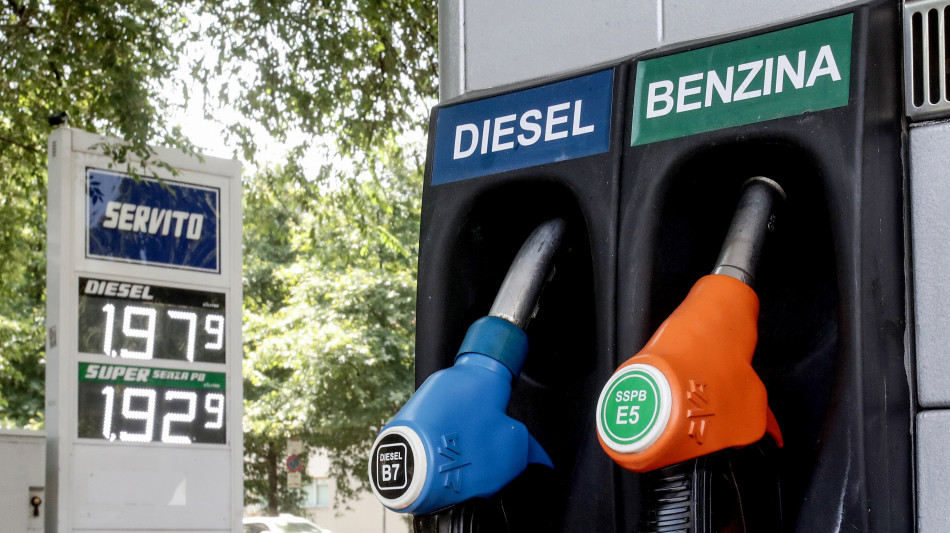 Prezzo del petrolio in ribasso, Wti scambiato a 80,36 dollari