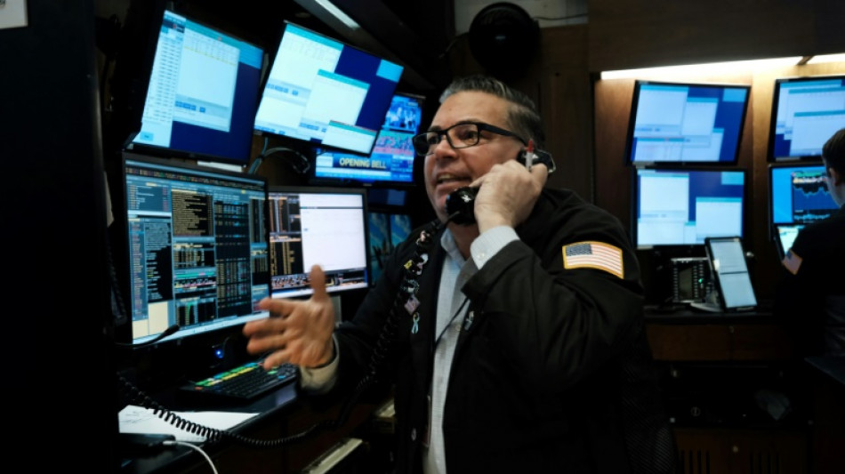 Wall Street de peu dans le vert, tir&eacute;e par Microsoft