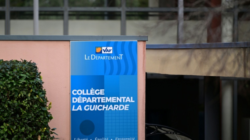 Une professeure entre la vie et la mort, poignard&eacute;e par un coll&eacute;gien en classe dans le Var