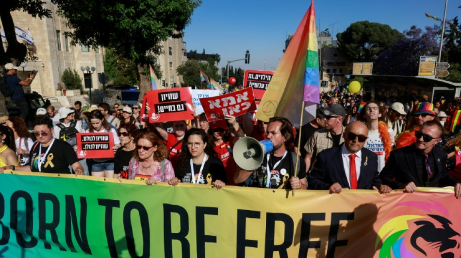 Marcha do Orgulho em Israel tem pedidos de liberta&ccedil;&atilde;o dos ref&eacute;ns em Gaza