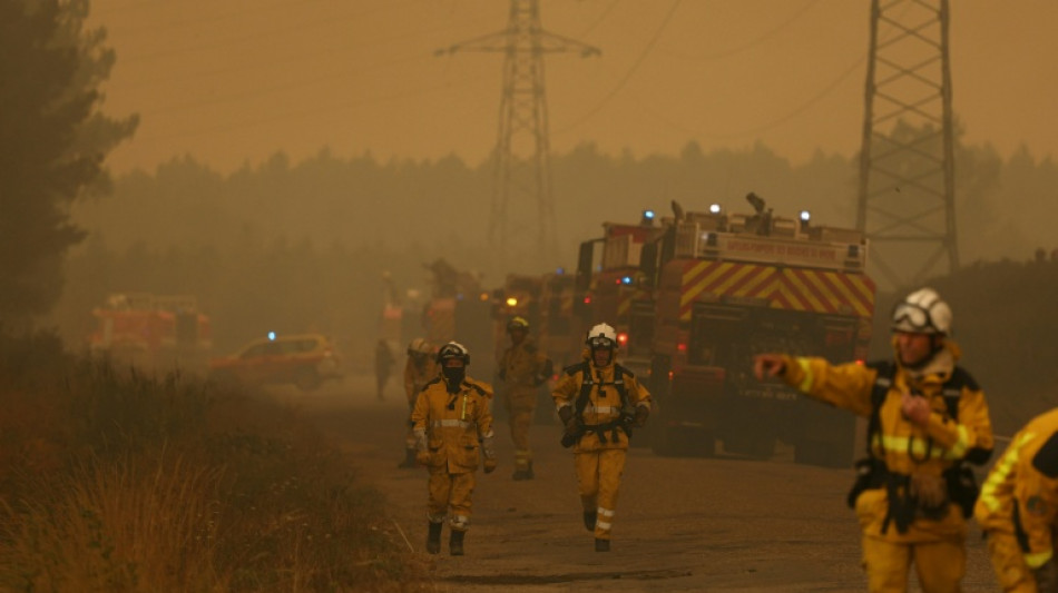 Incendies toujours non ma&icirc;tris&eacute;s en France et en Espagne malgr&eacute; des signes d'am&eacute;lioration