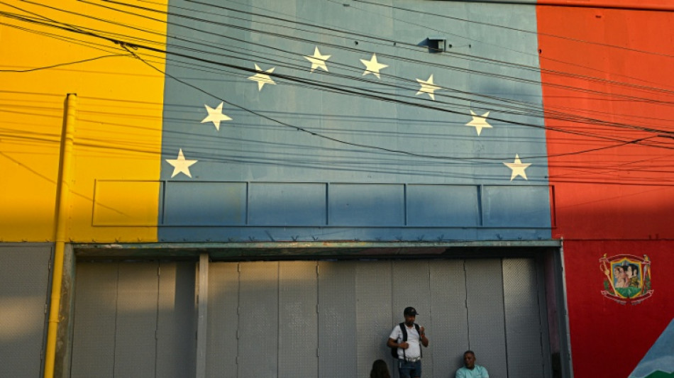 Maduro convoca a venezolanos alistados a los cuarteles para aprender "a disparar"
