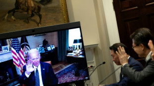 Biden, confront&eacute; aux affres de l'isolement Covid, peut enfin refaire du sport
