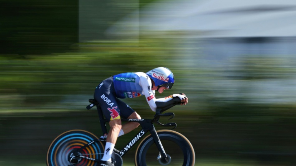 Lipowitz breaks collarbone in Tour de France crash