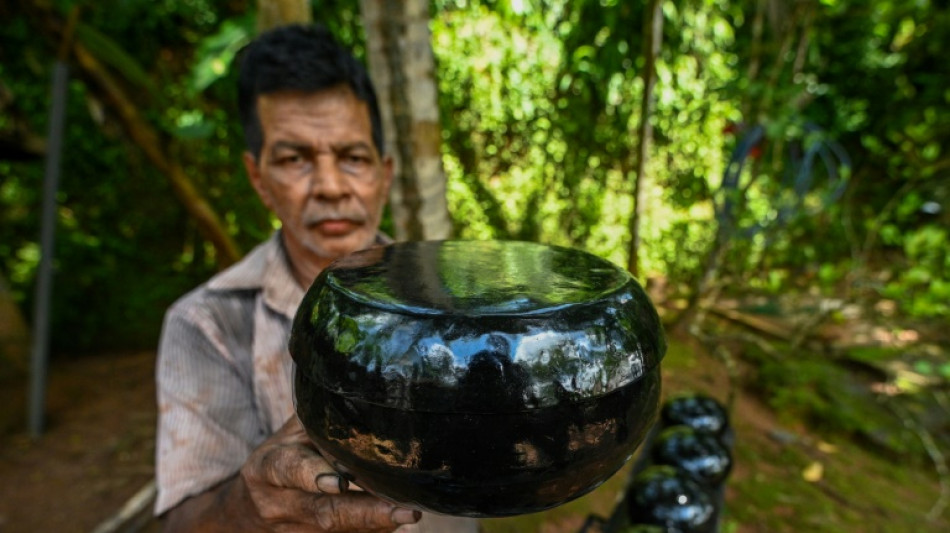 Sri Lanka: des bols &agrave; aum&ocirc;nes bon march&eacute; bouleversent la vie des moines et des artisans