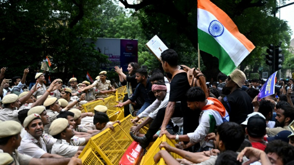 Inde: la police disperse une manifestation contre les fraudes aux examens