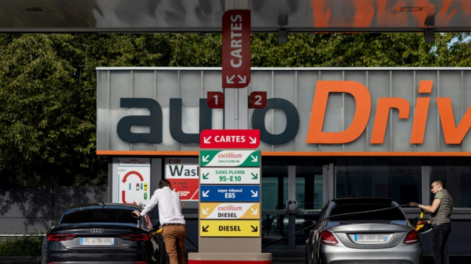 Carburants: la vente &agrave; perte voulue pour d&eacute;cembre, des "compensations" pour les stations-service ind&eacute;pendantes