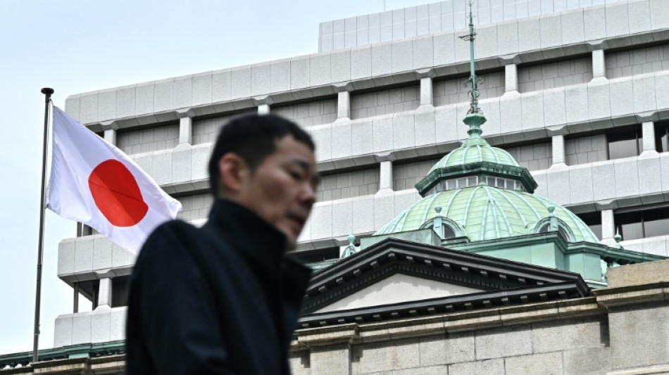 Banco do Jap&atilde;o aumenta principal taxa de juros pela primeira vez em 17 anos