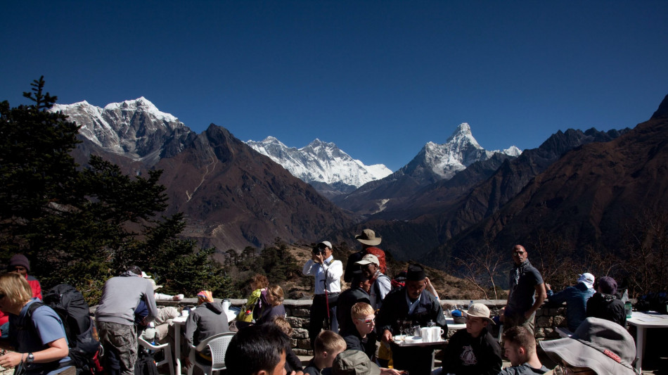 Media, 'guide avvelenavano alpinisti sull'Everest per truffare assicurazioni'