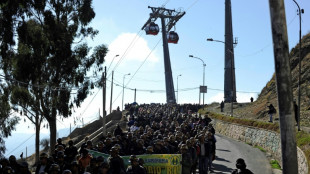 La polic&iacute;a dispersa una protesta minera que pide nuevas licencias para explotar oro en Bolivia