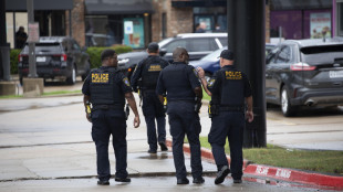 Sparatoria in Michigan, un morto e nove feriti