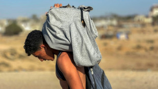 Milhares de palestinos comparecem a novo centro de distribuição de ajuda em Gaza