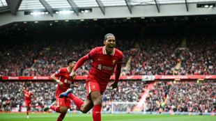 Angleterre: Liverpool s'approche du titre, Chelsea patine