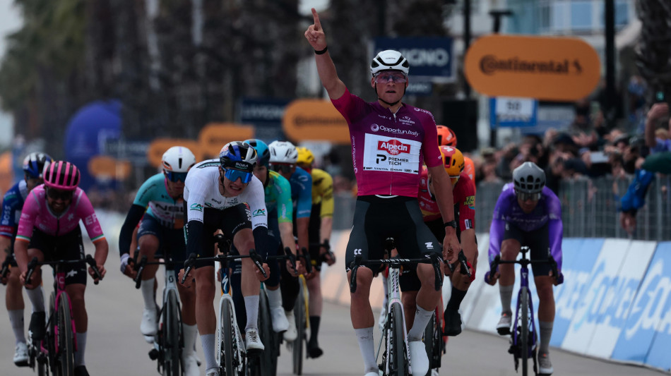 Tirreno-Adriatico: quarta tappa a Van der Poel, Pellizzari nuovo leader