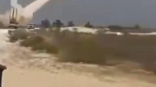 Colonna di fumo dall'ambasciata statunitense a Kuwait City