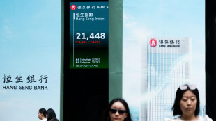 Borsa: l'Asia paga le tensioni sui dazi, Hong Kong -1,6%