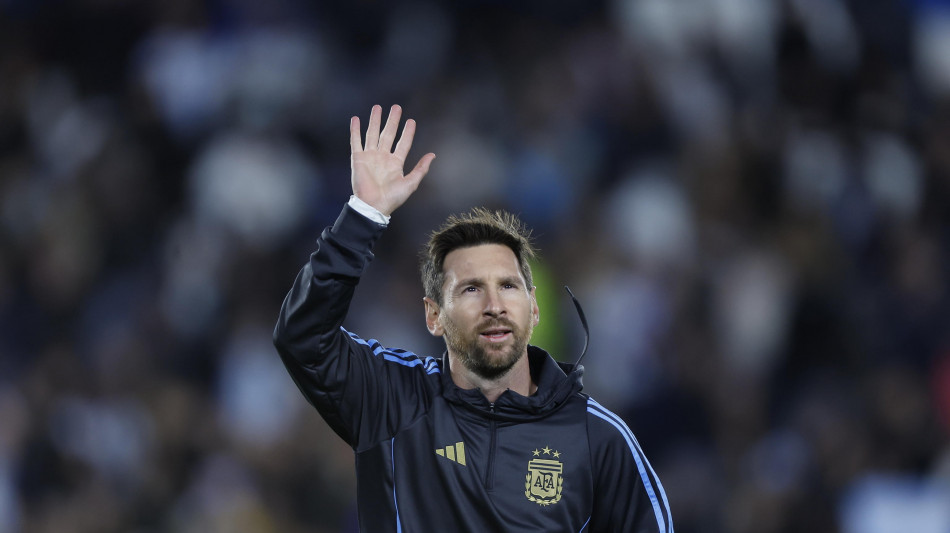 Messi show in Argentina,doppietta e lacrime per l'ultima in casa