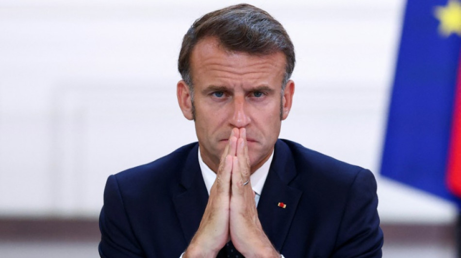 Macron accélère la hausse des dépenses de défense face à une "liberté menacée"