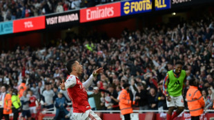 Martinelli's last-gasp leveller rescues Arsenal in Man City draw