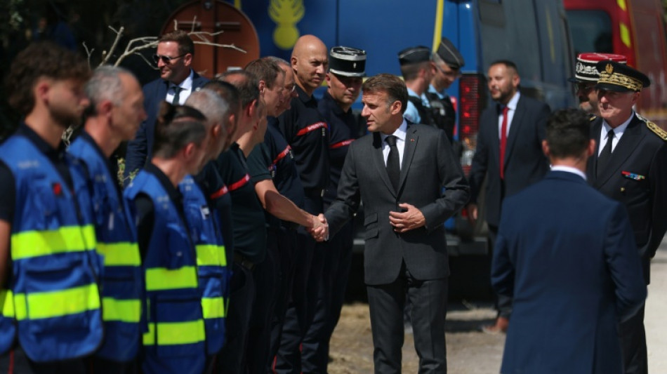 Incendies: Macron alerte sur la pire situation en France depuis 1945